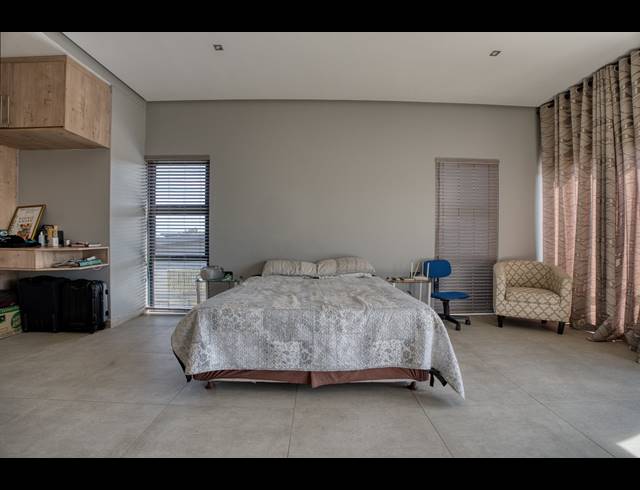 4 BEDROOM HOUSE FOR SALE IN PALM LAKES ESTATE